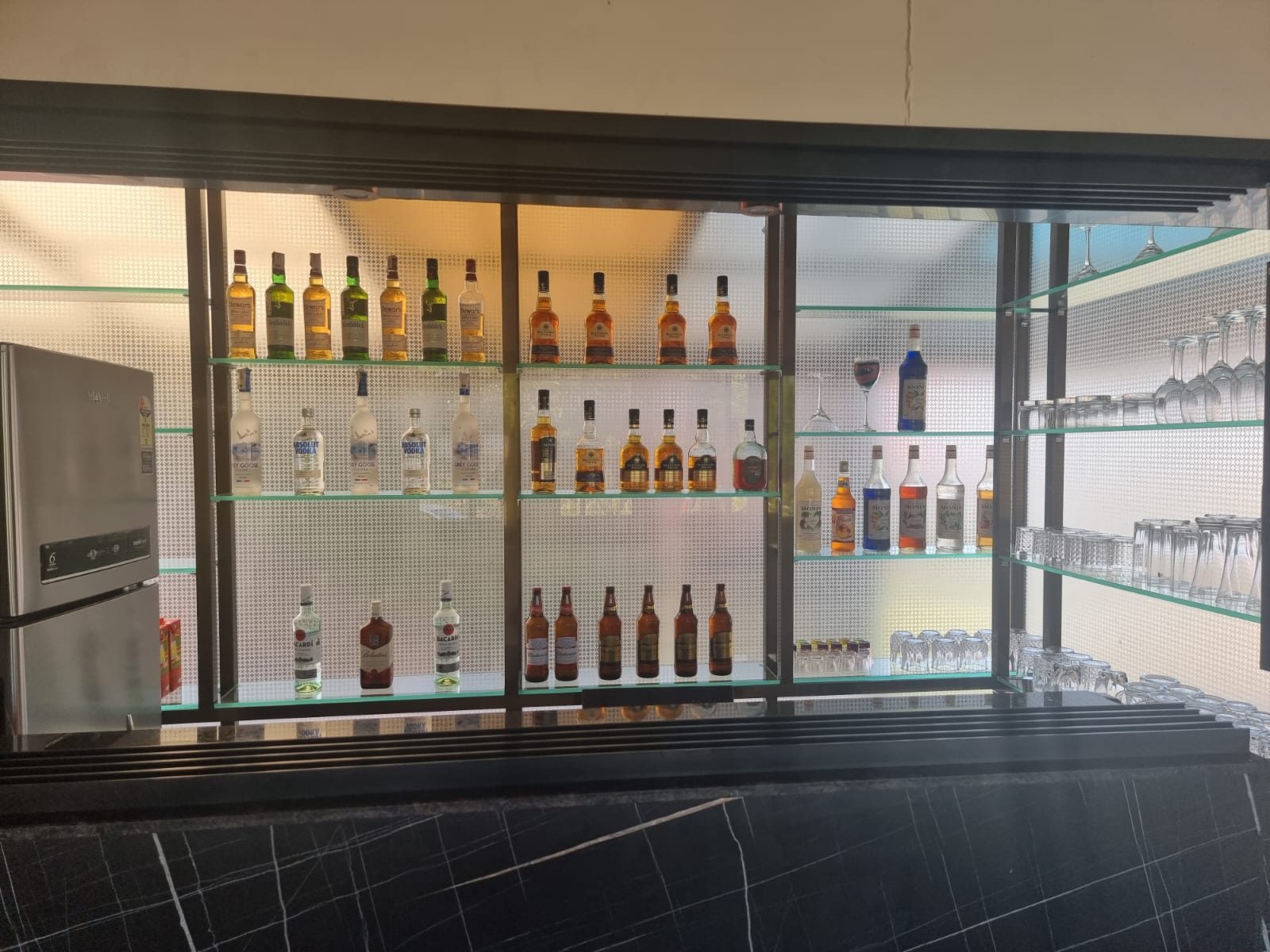 Dining - Bar and Lounge